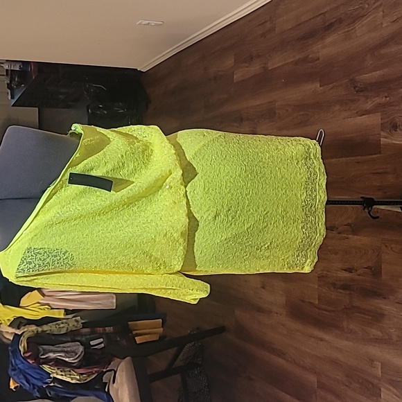 Off the shoulder florescent yellow mini dress by Gabriel Union XL - Picture 2 of 3